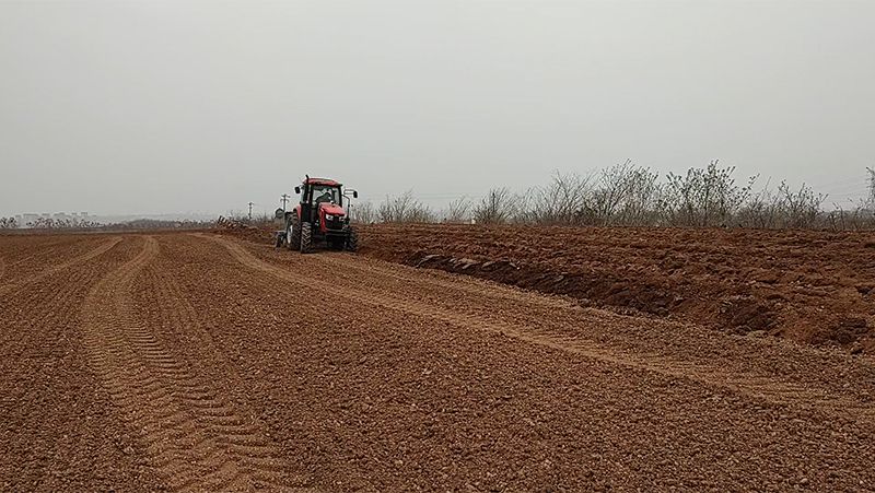 Tracteur LK1204 en fonctionnement